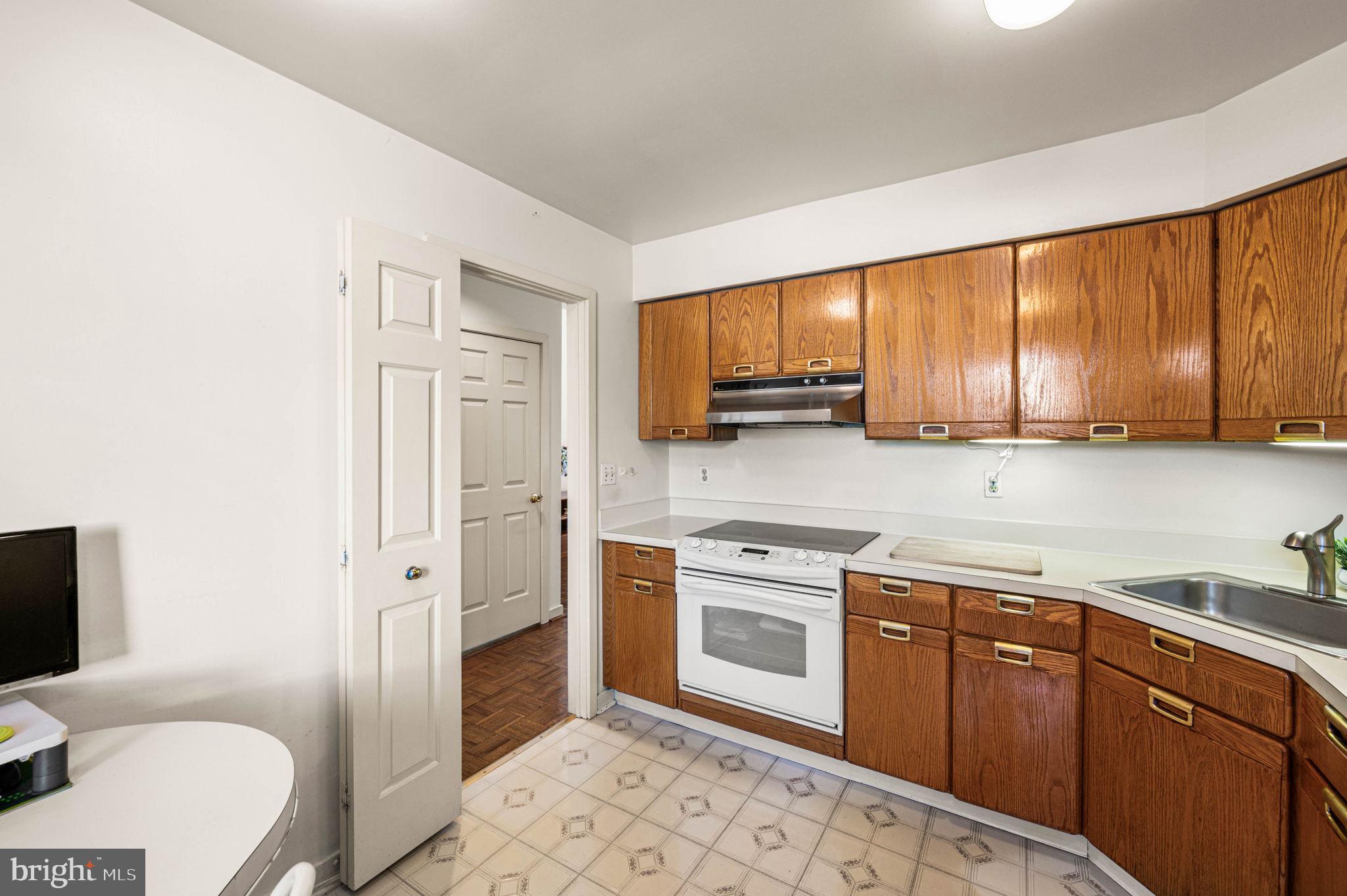 10 Llanfair Road, Unit 9 Ardmore, PA 19003 - Photo 9 of 32