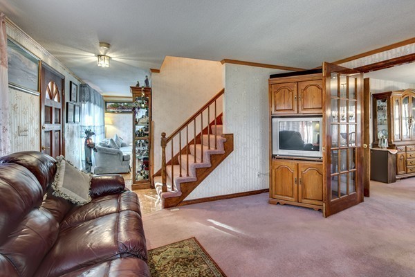 39 Appaloosa Lane Hamilton, MA 01982 - Photo 3 of 28