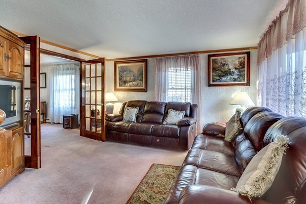 39 Appaloosa Lane Hamilton, MA 01982 - Photo 4 of 28