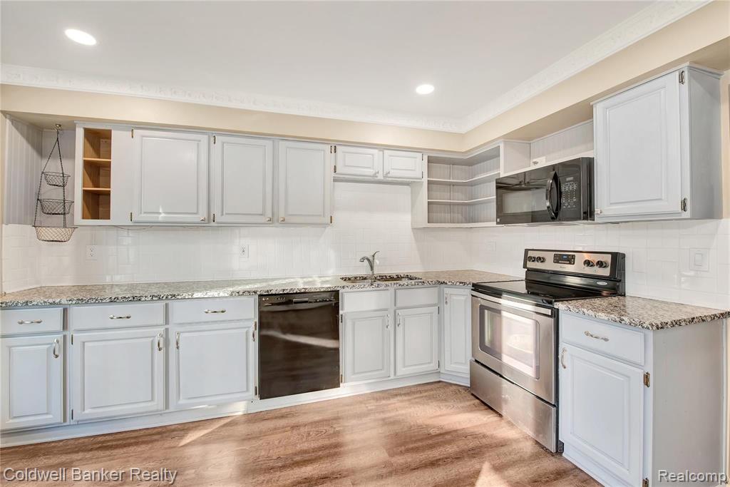 131 Manor Way Rochester Hills, MI 48309 - Photo 3 of 14