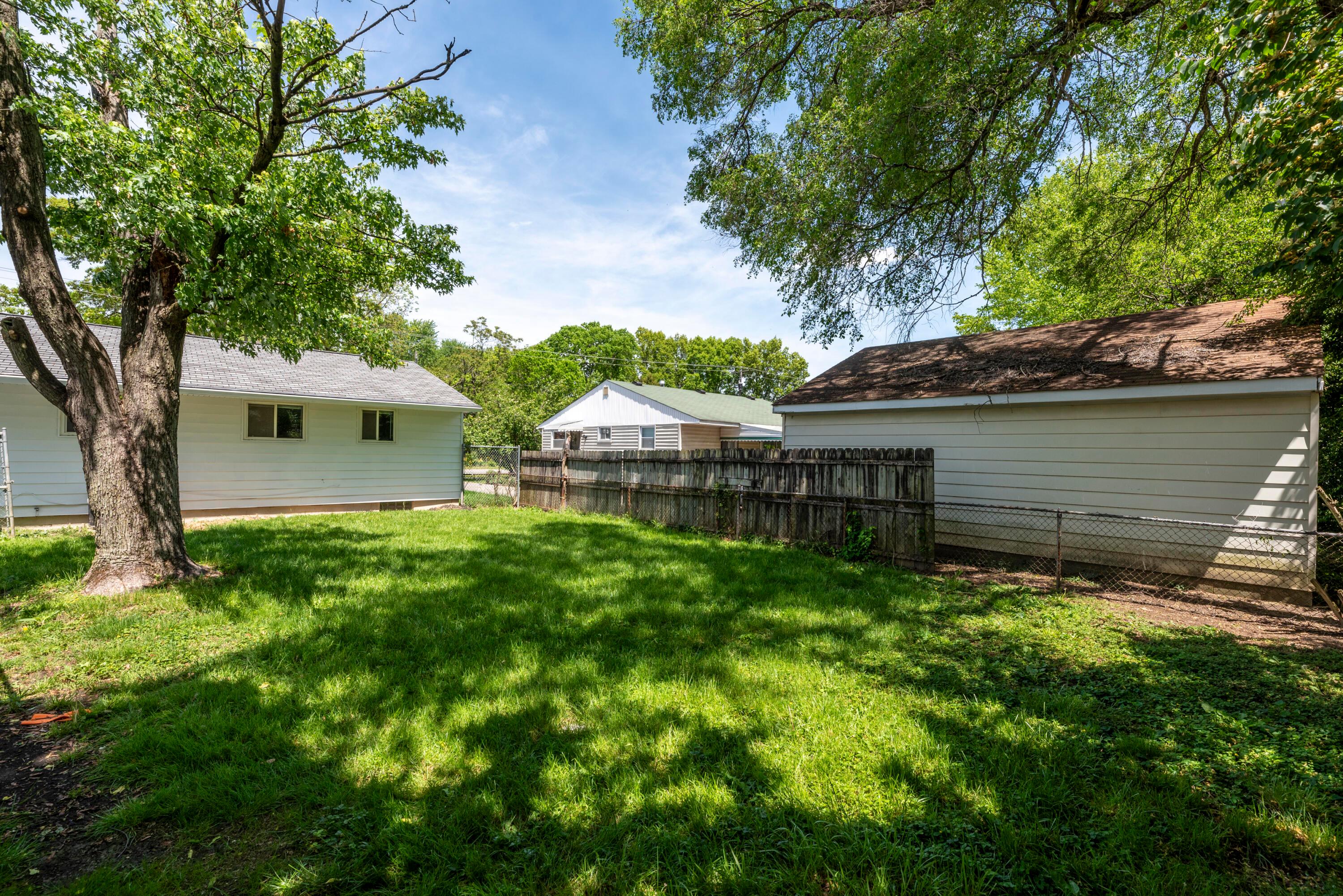 1509 Moler Road Columbus, OH 43207 - Photo 43 of 43 Fenced Yard