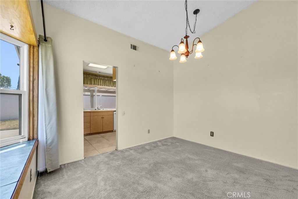 896 North Arrowhead Avenue Rialto, CA 92376 - Photo 9 of 31
