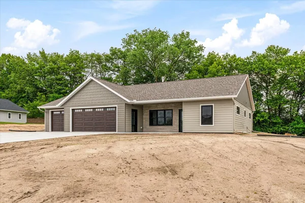 $625,000 | 38098 Red Cedar Circle, Prairie du Chien, WI 53821