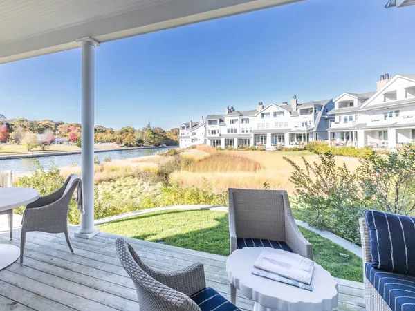 $2,440,000 | 7 Old Boathouse Lane South, Hampton Bays, NY 11946