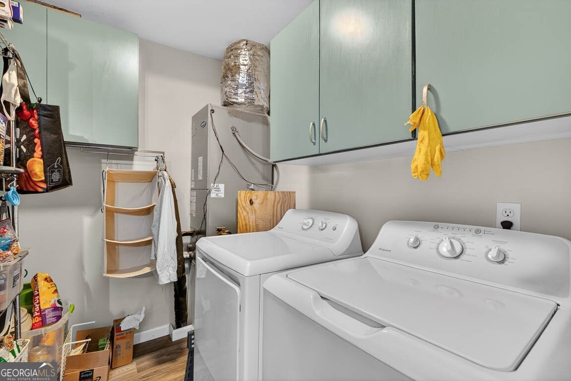 33 Warren Avenue Waverly, GA 31565 - Photo 16 of 63 a utility room with dryer and washer