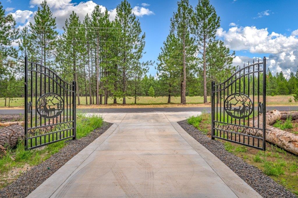 1015 West Montgomery Road Deer Park, WA 99006 - Photo 2 of 47