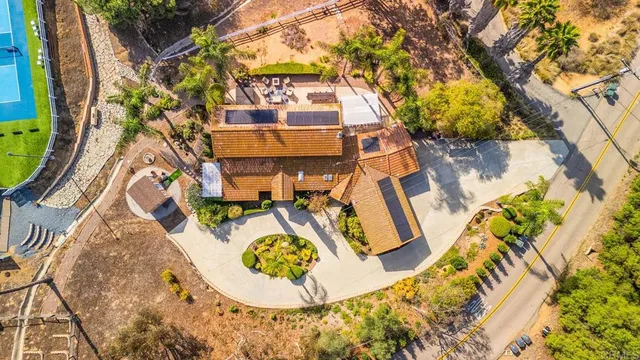 $1,398,000 | 1569 Vía Monserate, Fallbrook, CA 92028