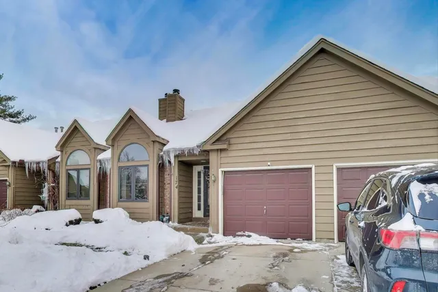 $240,000 | 174 Dunbar Lane, East Dundee, IL 60118