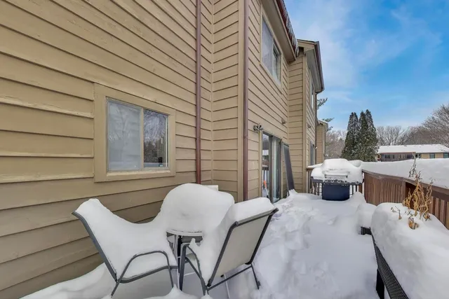 $240,000 | 174 Dunbar Lane, East Dundee, IL 60118