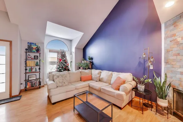 $240,000 | 174 Dunbar Lane, East Dundee, IL 60118