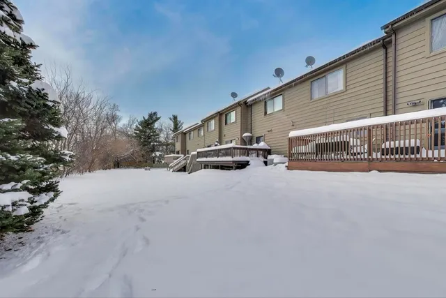 $240,000 | 174 Dunbar Lane, East Dundee, IL 60118