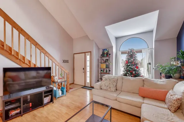 $240,000 | 174 Dunbar Lane, East Dundee, IL 60118