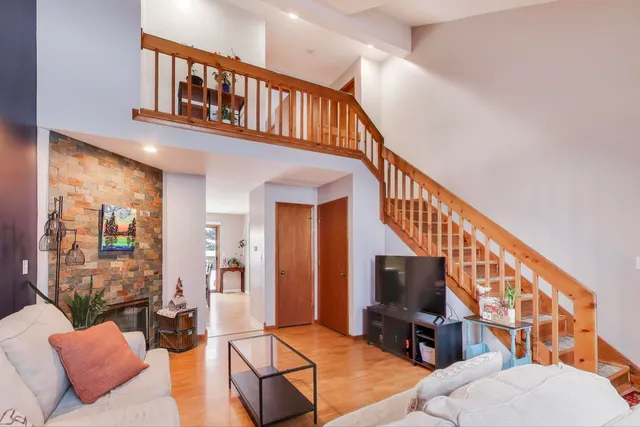 $240,000 | 174 Dunbar Lane, East Dundee, IL 60118