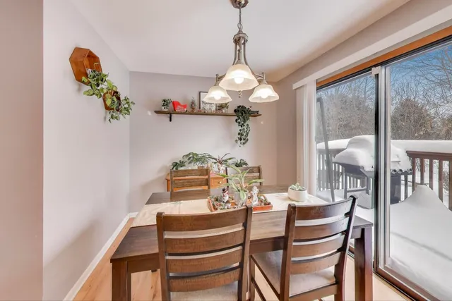 $240,000 | 174 Dunbar Lane, East Dundee, IL 60118