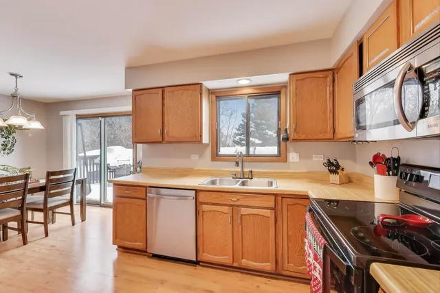 $240,000 | 174 Dunbar Lane, East Dundee, IL 60118