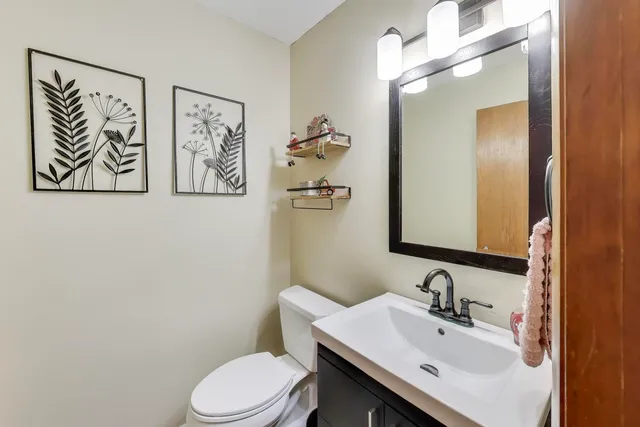 $240,000 | 174 Dunbar Lane, East Dundee, IL 60118