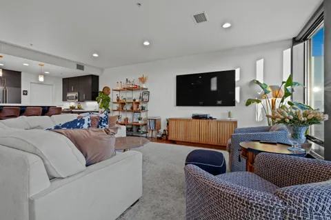$949,900 | 311 East Erie Street, Unit 408, Milwaukee, WI 53202