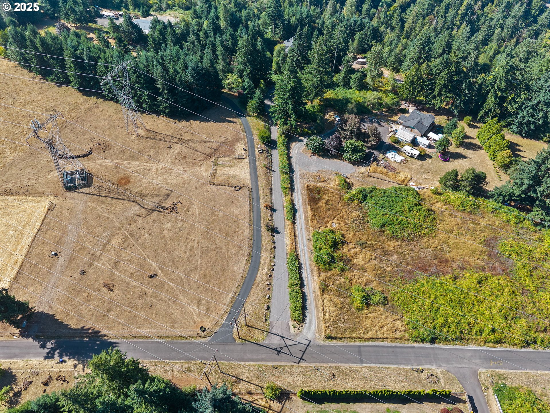 17280 South North End Road Oregon City, OR 97045 - Photo 14 of 14 a view of a garden with plants