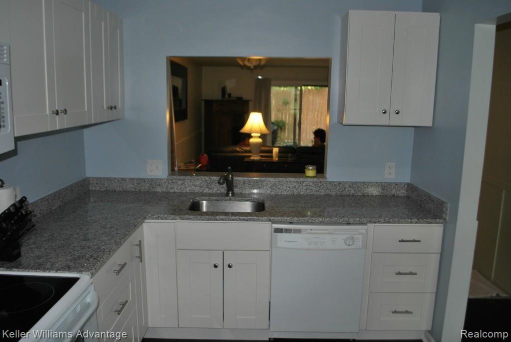 1434 West Webster Road, Unit 2 Royal Oak, MI 48073 - Photo 5 of 16 UPDATED KITCHEN