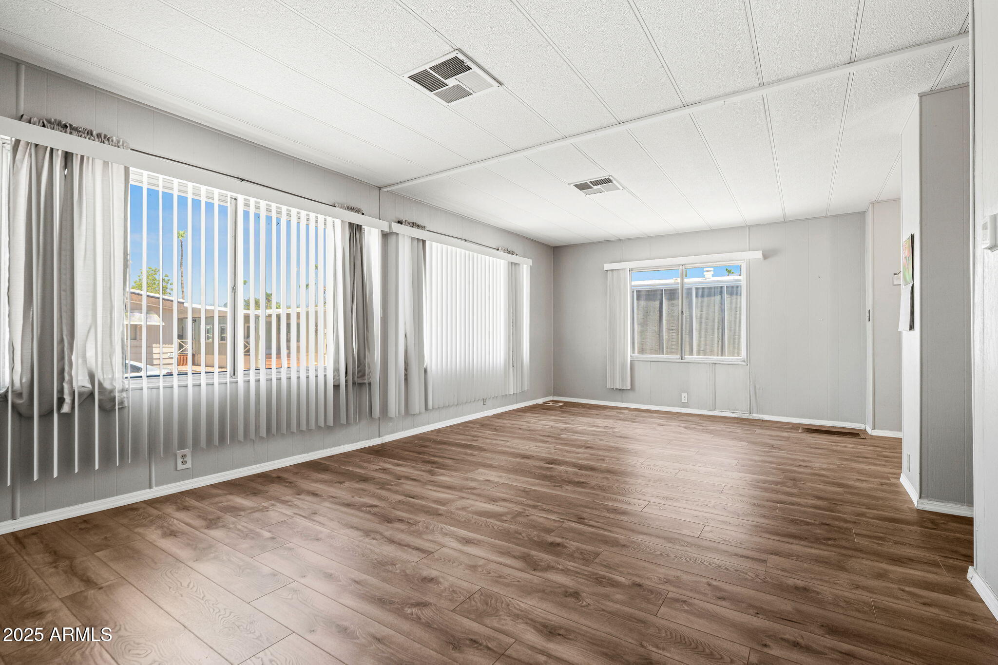201 South Greenfield Road, Unit 207 Mesa, AZ 85206 - Photo 39 of 50 a view of an empty room with wooden floor and a window