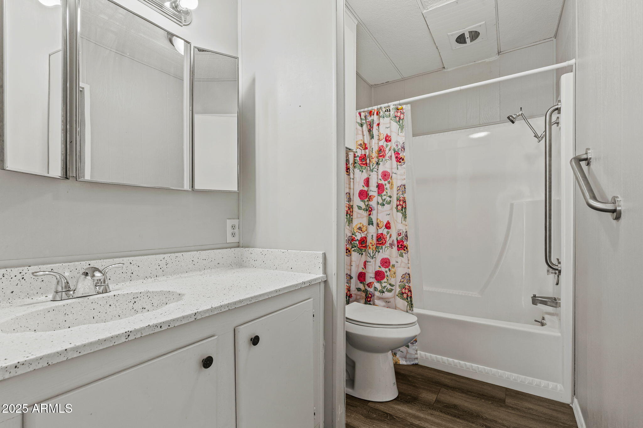 201 South Greenfield Road, Unit 207 Mesa, AZ 85206 - Photo 5 of 50 a bathroom with a sink toilet and shower