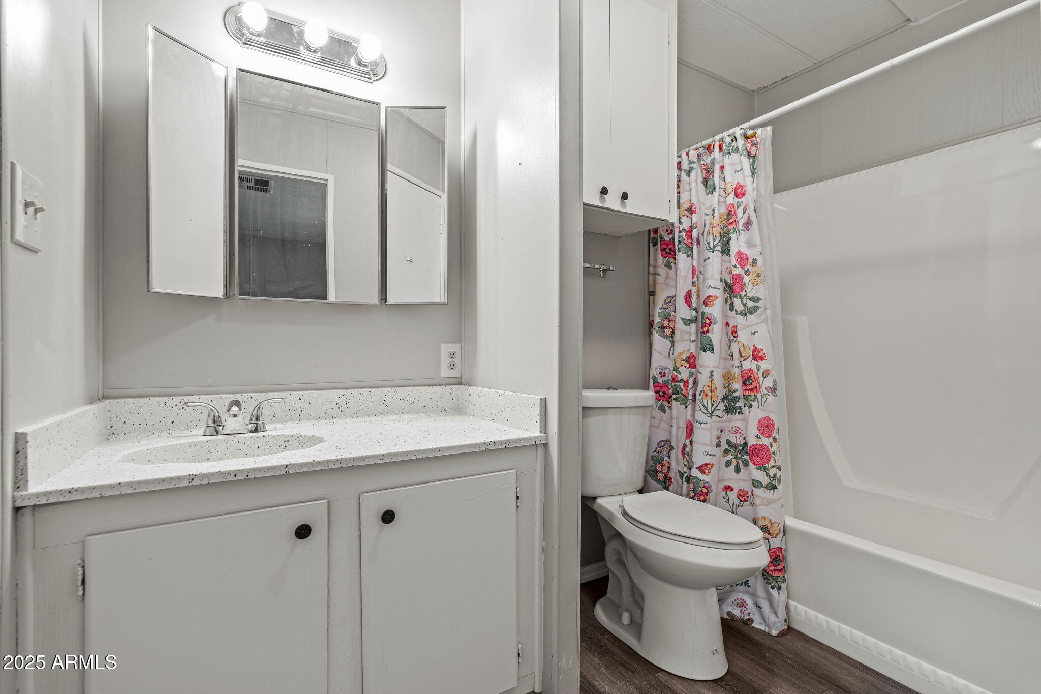 201 South Greenfield Road, Unit 207 Mesa, AZ 85206 - Photo 7 of 50 a bathroom with a sink toilet and shower