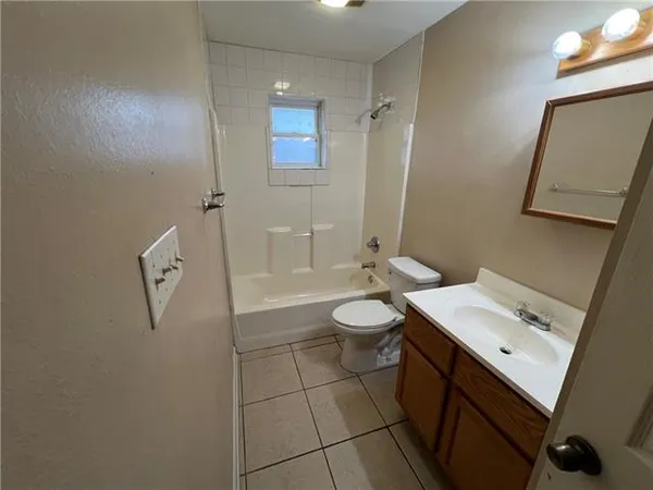 $1,250 | 3508 Pakenham Drive, Chalmette, LA 70043