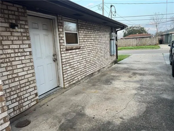 $1,250 | 3508 Pakenham Drive, Chalmette, LA 70043