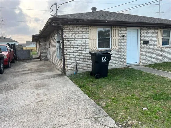 $1,250 | 3508 Pakenham Drive, Chalmette, LA 70043
