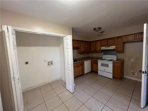 $1,250 | 3508 Pakenham Drive, Chalmette, LA 70043