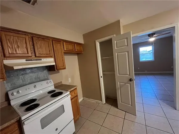 $1,250 | 3508 Pakenham Drive, Chalmette, LA 70043