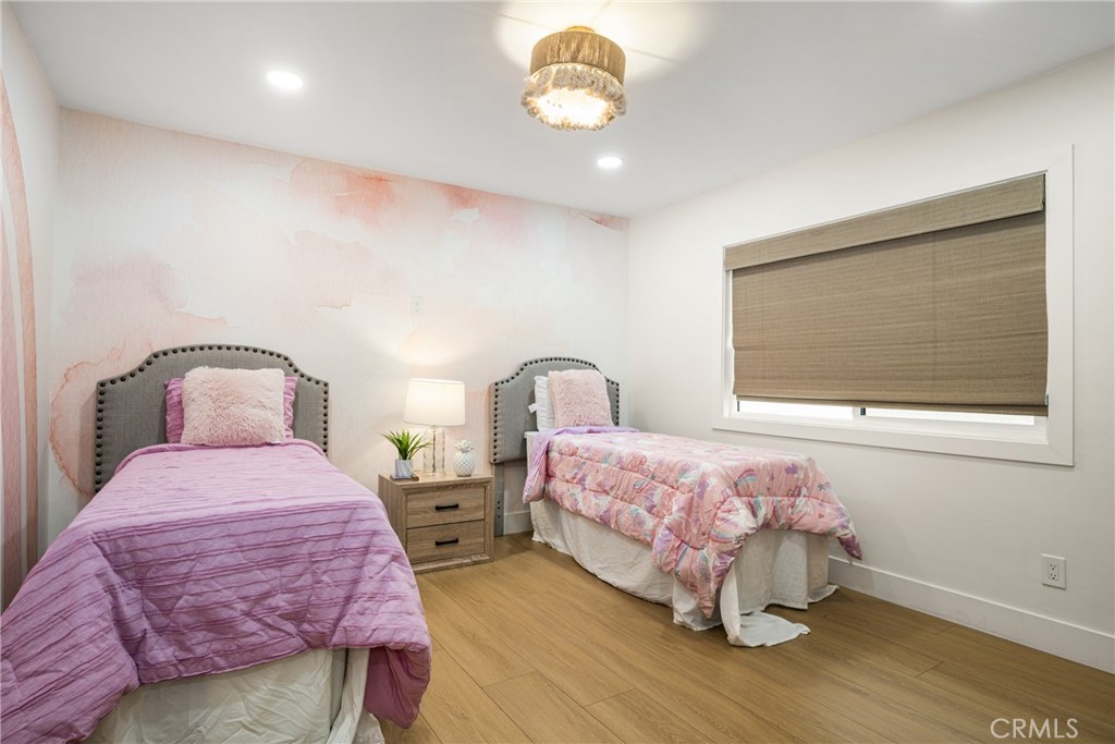 3660 Pioneer Boulevard Long Beach, CA 90808 - Photo 36 of 50 a bedroom with a bed and a window