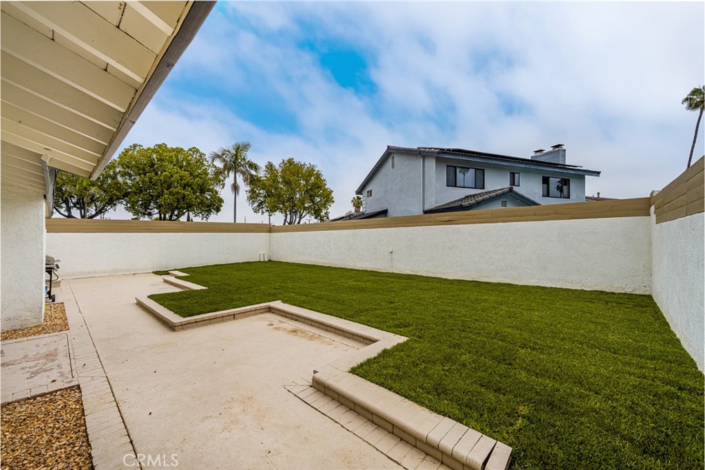 3660 Pioneer Boulevard Long Beach, CA 90808 - Photo 49 of 50 a view of a backyard