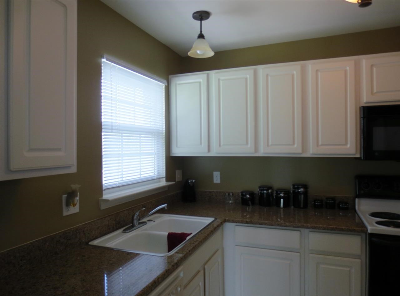 1918 Flagstone Circle, Unit 84 Rochester, MI 48307 - Photo 10 of 21 31211715-9.JPG