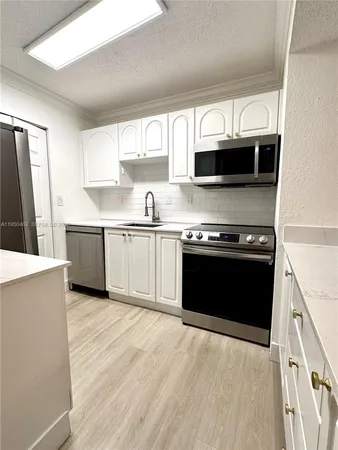 $2,500 | 10795 Southwest 108th Avenue, Unit 304, Miami, FL 33176