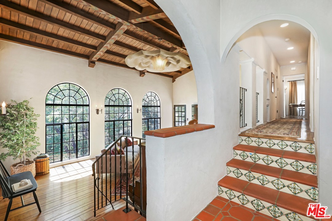 3656 Lowry Road Los Angeles, CA 90027 - Photo 13 of 45