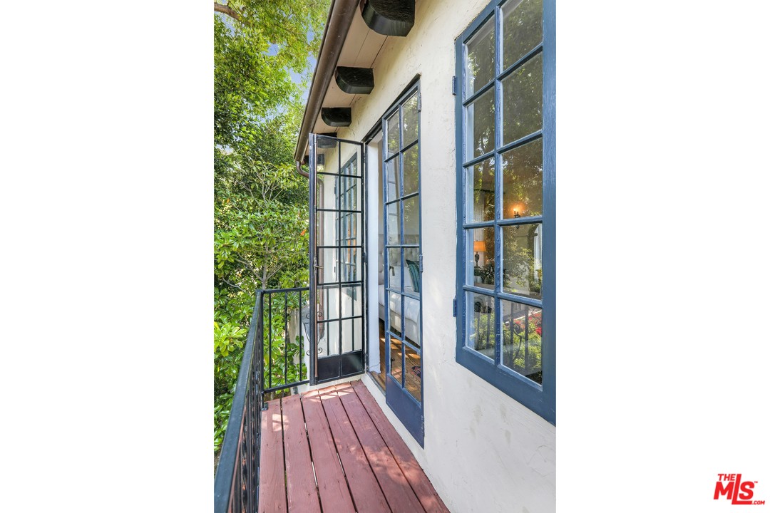 3656 Lowry Road Los Angeles, CA 90027 - Photo 16 of 45