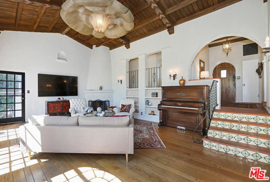 3656 Lowry Road Los Angeles, CA 90027 - Photo 5 of 45