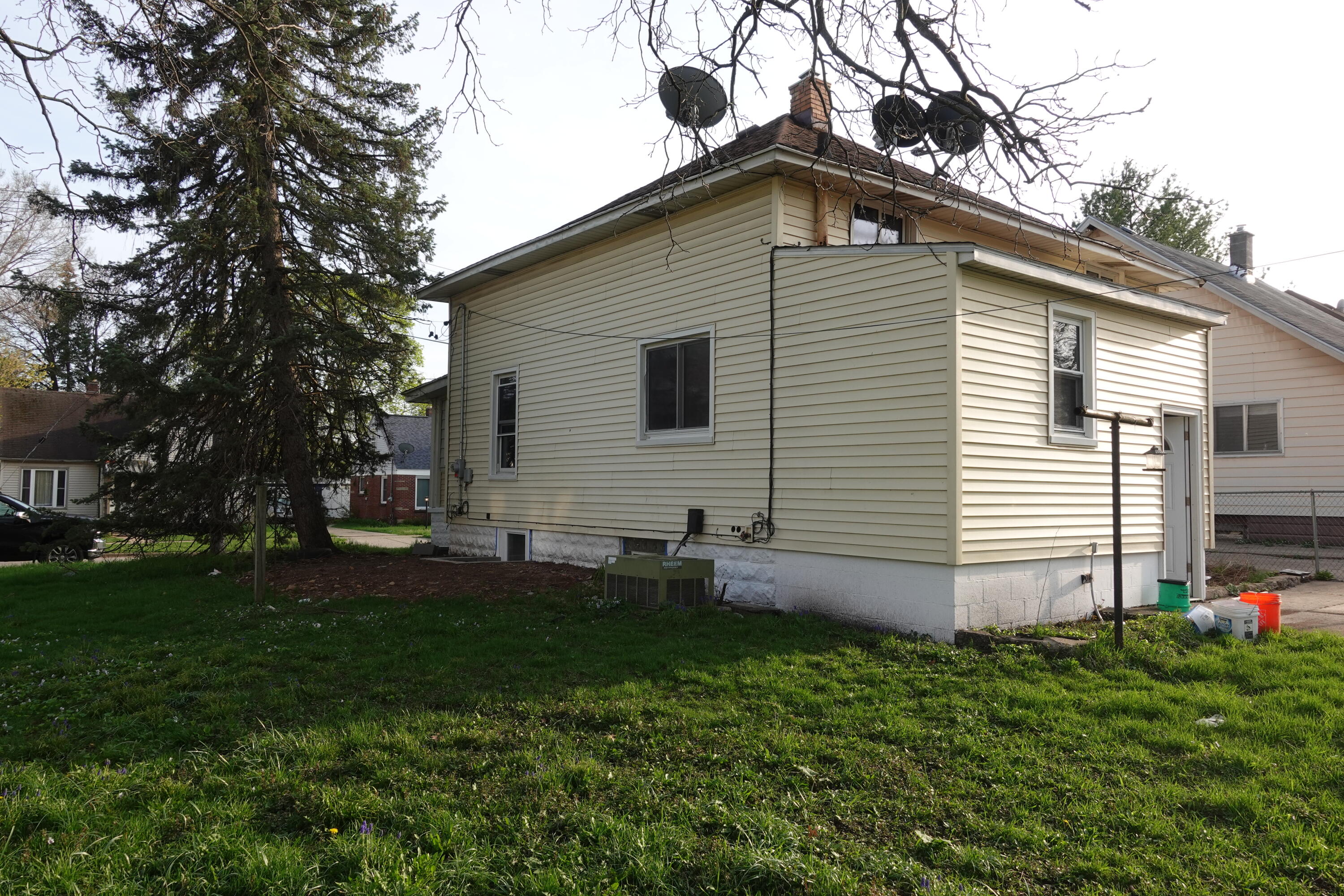 1417 Rathbone Street Southwest Wyoming, MI 49509 - Photo 5 of 45 DSC05160