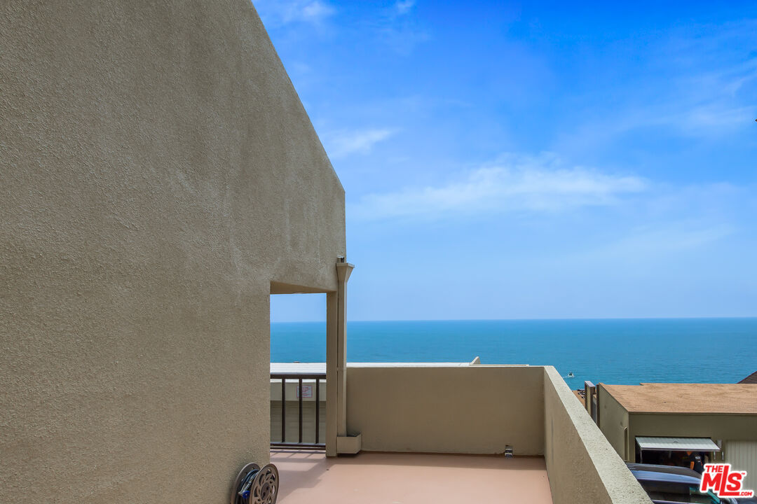18057 Coastline Drive, Unit 5 Malibu, CA 90265 - Photo 2 of 20