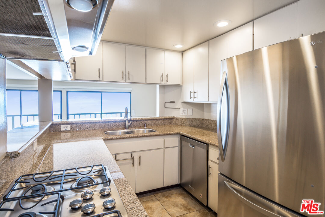 18057 Coastline Drive, Unit 5 Malibu, CA 90265 - Photo 9 of 20