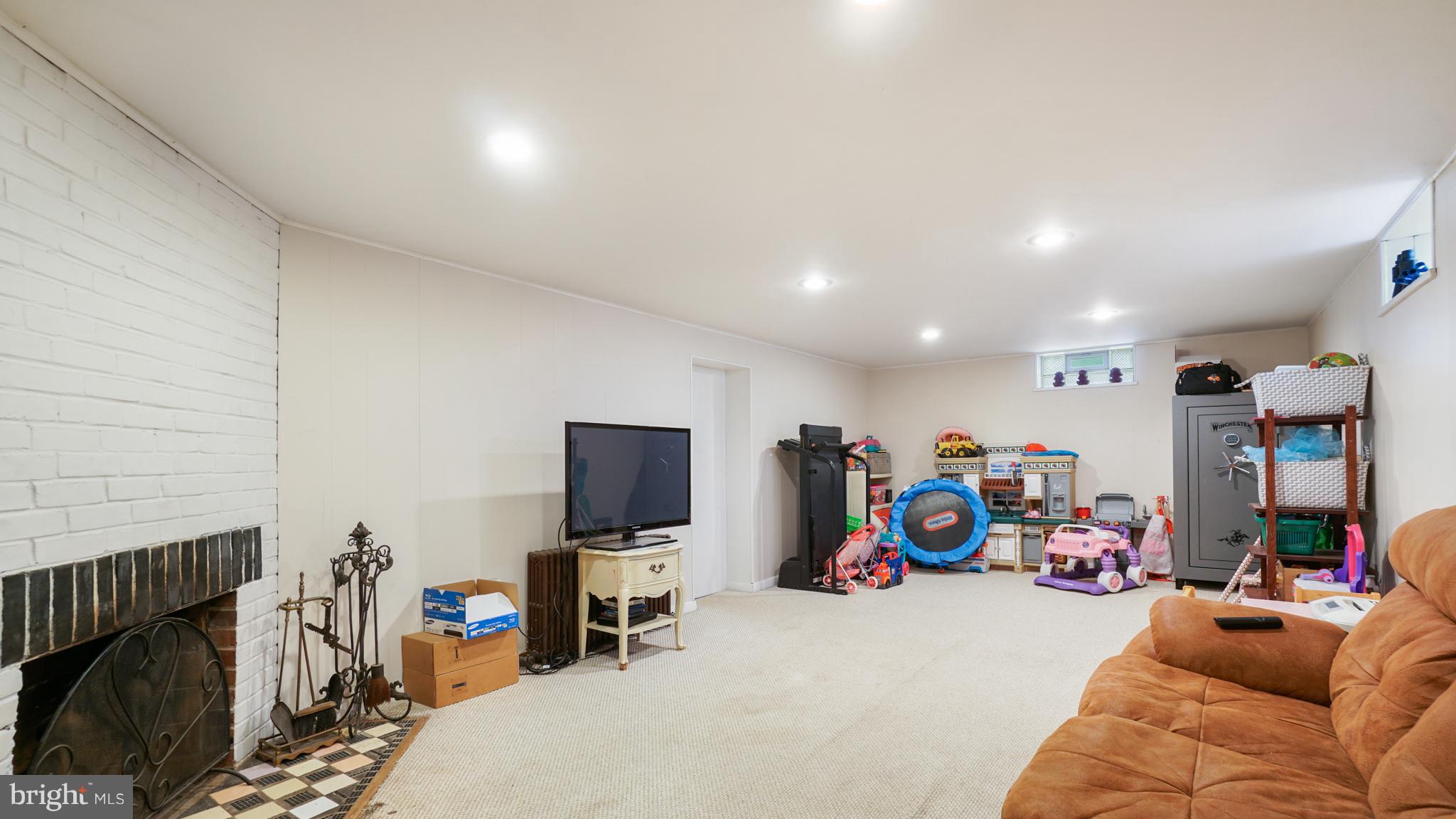 10013 Liberty Road Randallstown, MD 21133 - Photo 23 of 27 Family Room