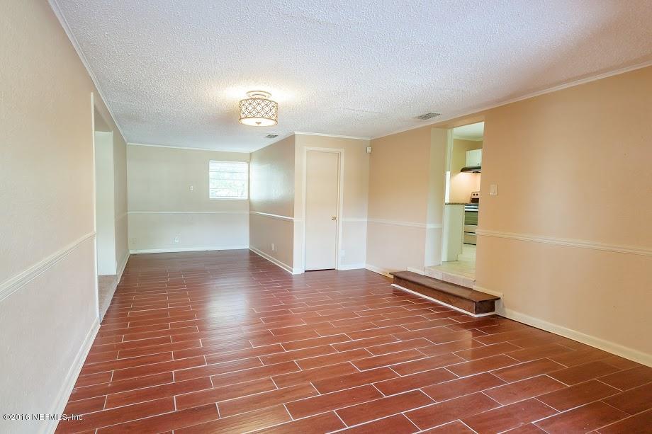 8241 Merivale Road Jacksonville, FL 32208 - Photo 11 of 30 Living Room_Dining Room