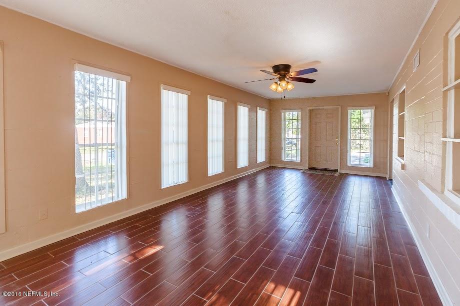 8241 Merivale Road Jacksonville, FL 32208 - Photo 8 of 30 Interior3