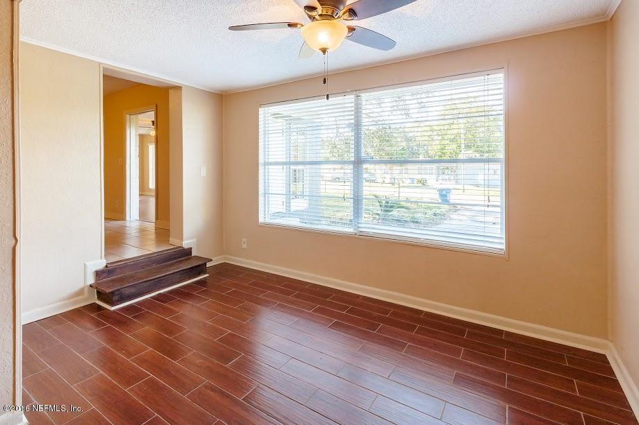 8241 Merivale Road Jacksonville, FL 32208 - Photo 9 of 30 Interior4