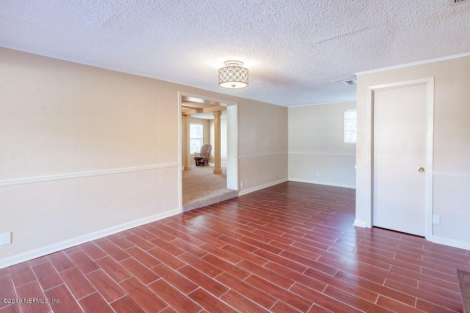 8241 Merivale Road Jacksonville, FL 32208 - Photo 10 of 30 Living Room_Dining Room
