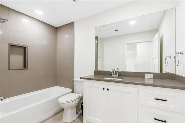 $2,000 | 503 West Sallier Street, Lake Charles, LA 70601