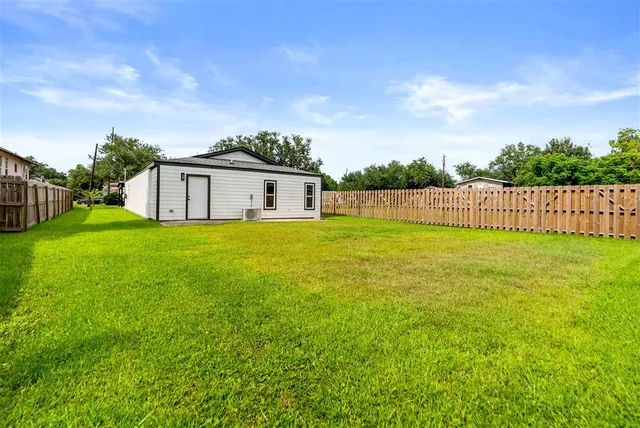 $2,000 | 503 West Sallier Street, Lake Charles, LA 70601