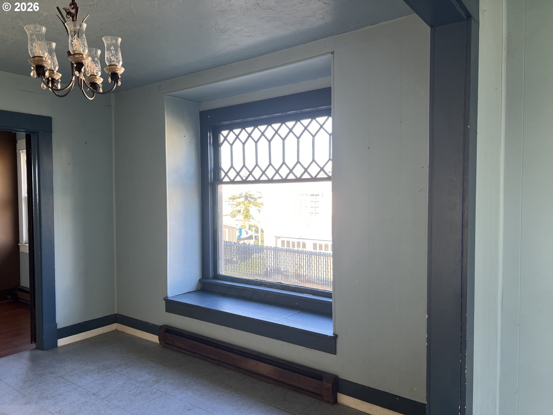 2260 Meade Avenue North Bend, OR 97459 - Photo 10 of 37 a view of a windows in a room
