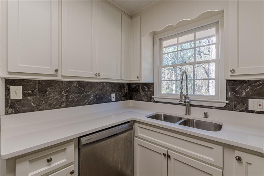 9178 Lakeview Drive Southwest Covington, GA 30014 - Photo 18 of 53